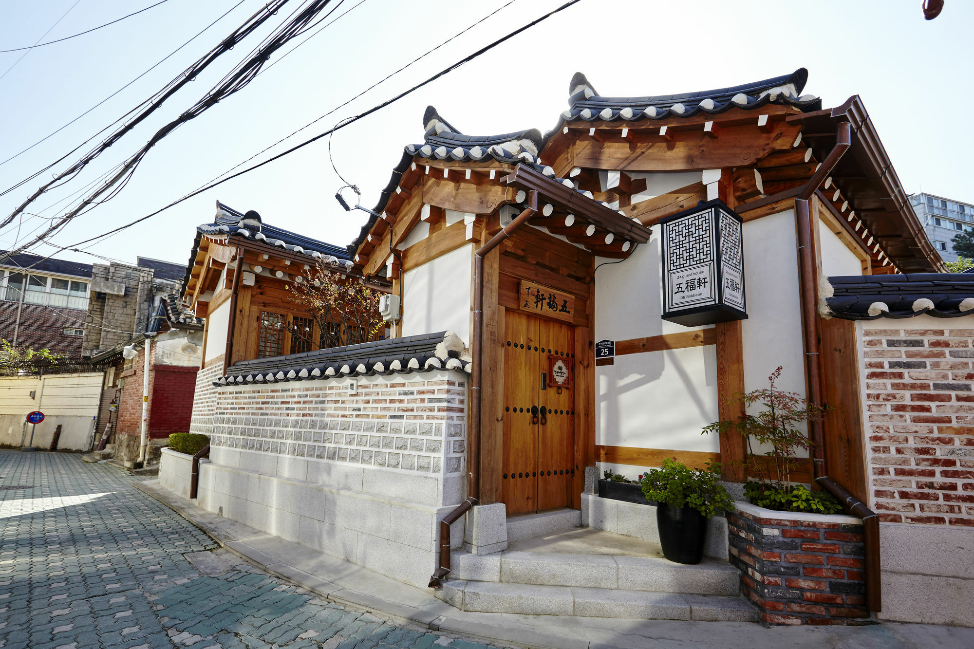 Hanok 24 Gyeongbokgung Guest house 2*